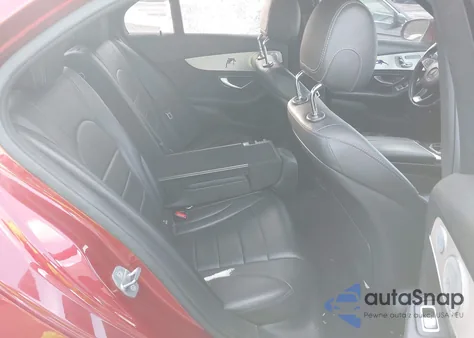 2018 Mercedes-Benz C 300 4Matic z USA, uszkodzony, nr VIN 55SWF4KB2JU272128